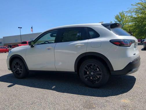 Platinum White Pearl 2026 Honda HR-V AWD Sport
