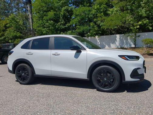Platinum White Pearl 2026 Honda HR-V AWD Sport