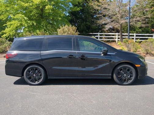 Crystal Black Pearl 2026 Honda Odyssey Sport-L