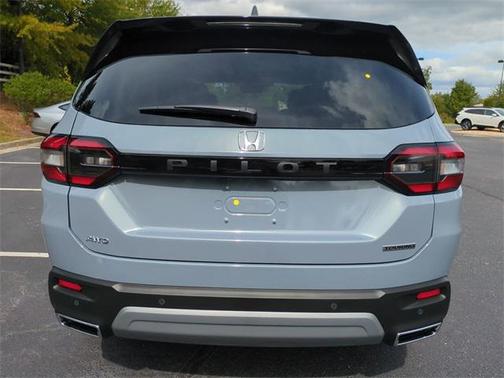 2025 Honda Pilot Touring 8-Passenger