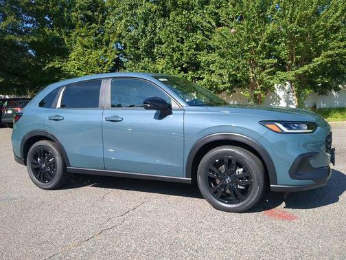 Nordic Forest Pearl 2027 Honda HR-V Sport 2WD