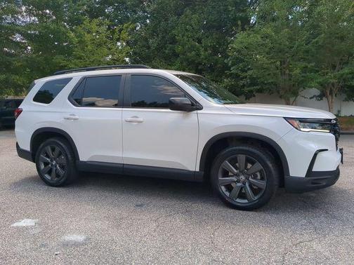 Platinum White Pearl 2025 Honda Pilot Sport