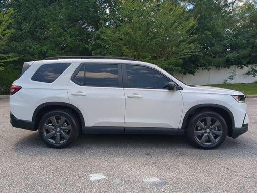 Platinum White Pearl 2025 Honda Pilot Sport
