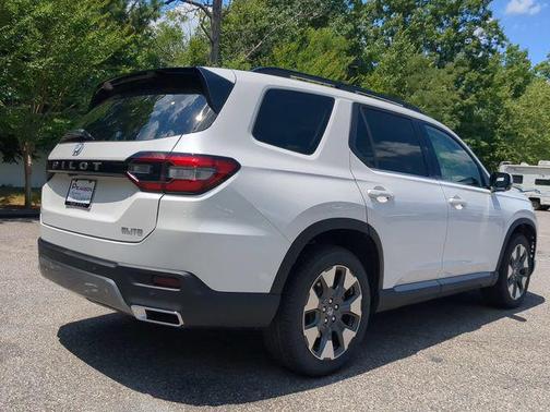 Platinum White Pearl 2026 Honda Pilot Elite