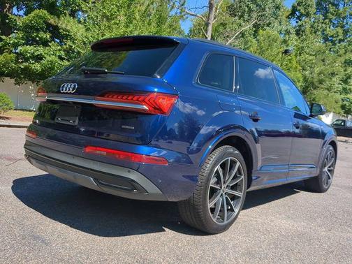 Navarra Blue Metallic 2021 Audi Q7 55 Premium Plus