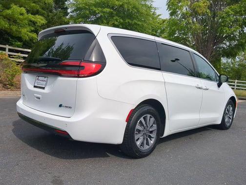 Bright White Clearcoat 2024 Chrysler Pacifica Hybrid Select