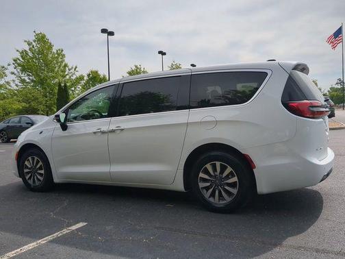 Bright White Clearcoat 2024 Chrysler Pacifica Hybrid Select