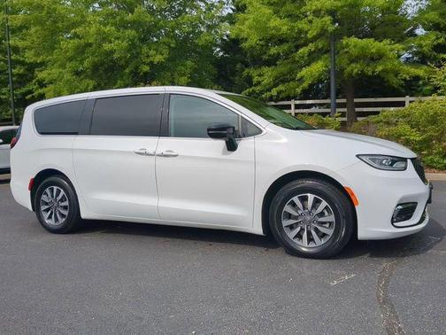 Bright White Clearcoat 2024 Chrysler Pacifica Hybrid Select