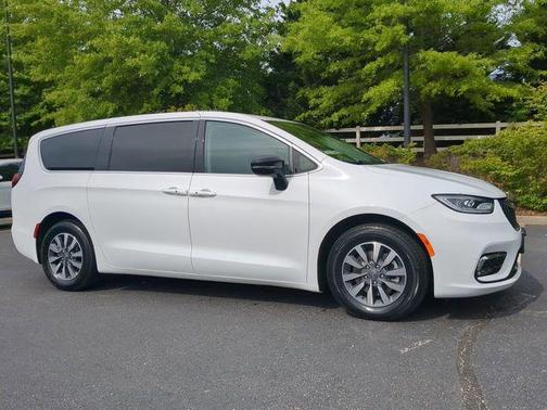 Bright White Clearcoat 2024 Chrysler Pacifica Hybrid Select