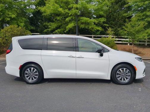 Bright White Clearcoat 2024 Chrysler Pacifica Hybrid Select