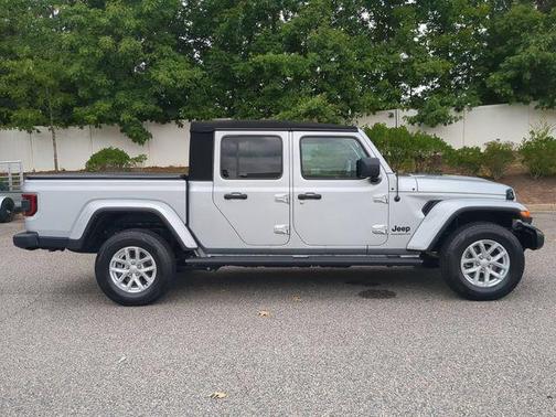 Silver Zynith Clearcoat 2023 Jeep Gladiator Sport S
