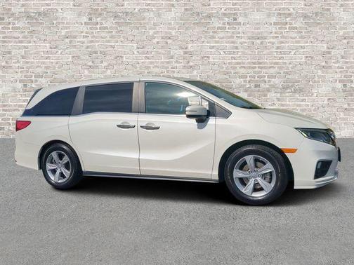 White Diamond Pearl 2019 Honda Odyssey EX-L