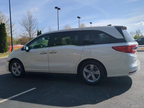 White Diamond Pearl 2019 Honda Odyssey EX-L