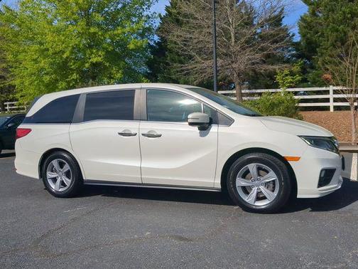 White Diamond Pearl 2019 Honda Odyssey EX-L