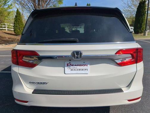 White Diamond Pearl 2019 Honda Odyssey EX-L