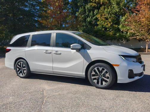 Platinum White Pearl 2027 Honda Odyssey EX-L