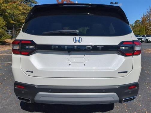 2025 Honda Pilot Touring 8-Passenger