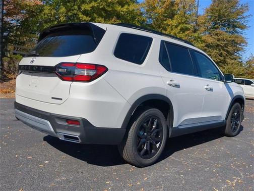 2025 Honda Pilot Touring 8-Passenger