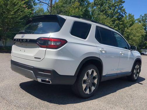 Platinum White Pearl 2026 Honda Pilot Touring 8-Passenger