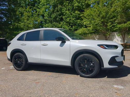 Platinum White Pearl 2026 Honda HR-V AWD Sport