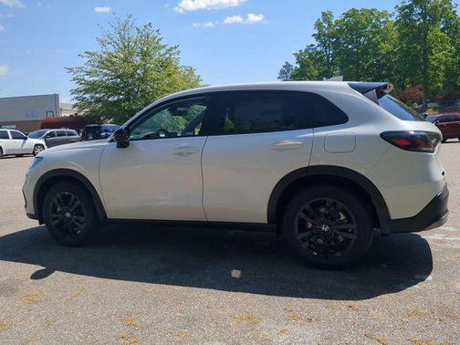 Platinum White Pearl 2026 Honda HR-V AWD Sport