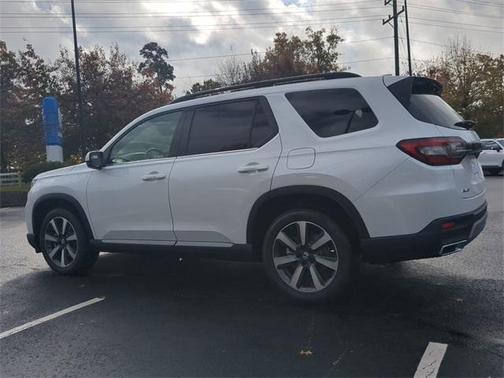 2025 Honda Pilot Touring 8-Passenger