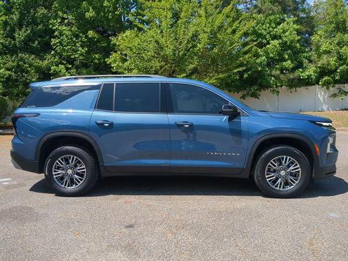 Lakeshore Blue Metallic 2024 Chevrolet Traverse LT