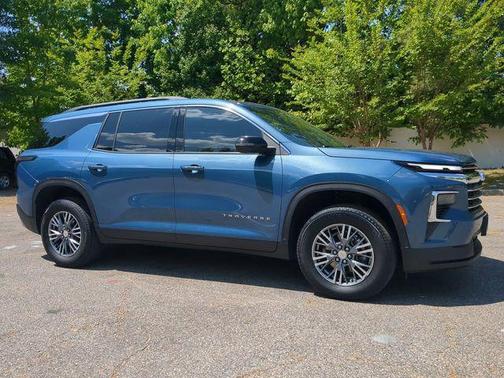 Lakeshore Blue Metallic 2024 Chevrolet Traverse LT