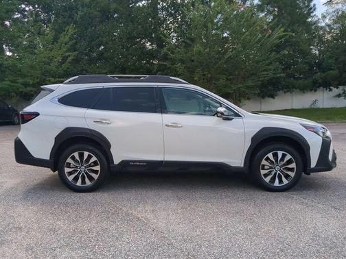 Crystal White Pearl 2025 Subaru Outback Touring