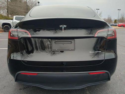 2024 Tesla Model Y Long Range Dual Motor All-Wheel Drive