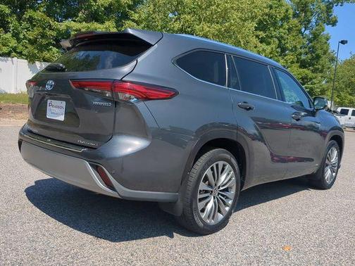 Magnetic Gray Metallic 2021 Toyota Highlander Hybrid Platinum