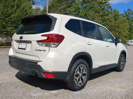 Crystal White Pearl 2020 Subaru Forester Premium
