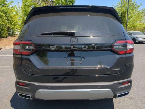 Crystal Black Pearl 2026 Honda Pilot Touring 8-Passenger