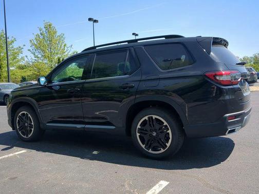 Crystal Black Pearl 2026 Honda Pilot Touring 8-Passenger