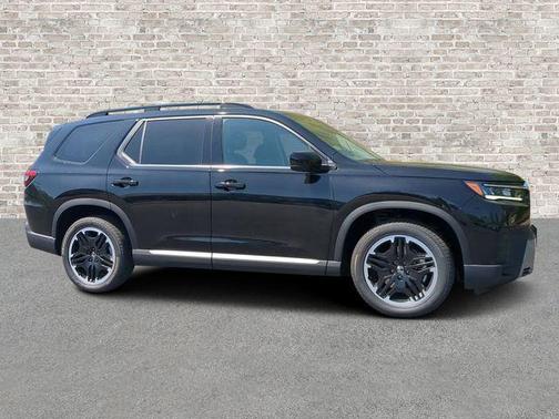 Crystal Black Pearl 2026 Honda Pilot Touring 8-Passenger