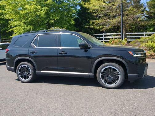 Crystal Black Pearl 2026 Honda Pilot Touring 8-Passenger