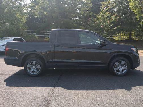 Crystal Black Pearl 2025 Honda Ridgeline TrailSport