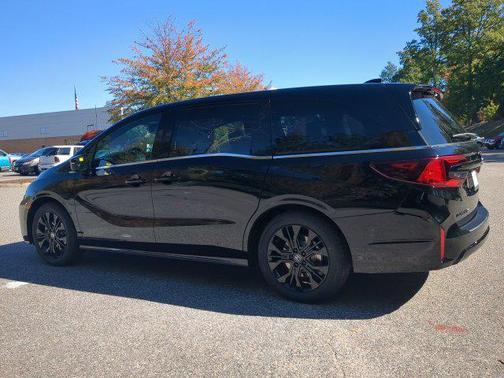 Crystal Black Pearl 2027 Honda Odyssey Sport-L