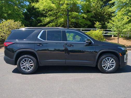 Mosaic Black Metallic 2023 Chevrolet Traverse LT Cloth