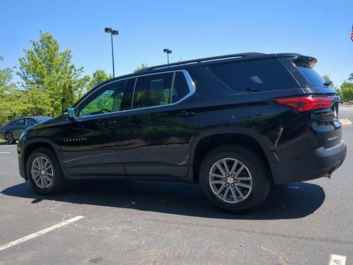 Mosaic Black Metallic 2023 Chevrolet Traverse LT Cloth