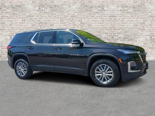 Mosaic Black Metallic 2023 Chevrolet Traverse LT Cloth