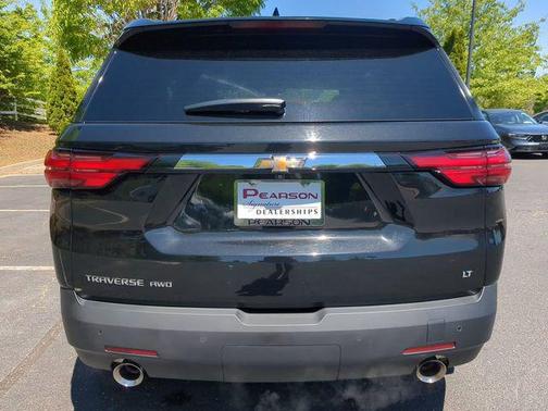 Mosaic Black Metallic 2023 Chevrolet Traverse LT Cloth