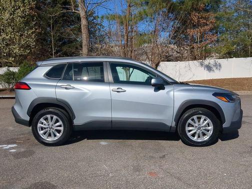 Sonic Silver 2024 Toyota Corolla Cross LE