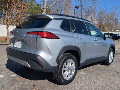 Sonic Silver 2024 Toyota Corolla Cross LE