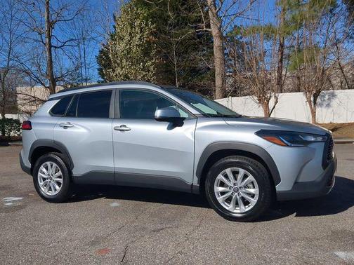 Sonic Silver 2024 Toyota Corolla Cross LE