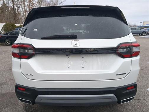 2025 Honda Pilot Touring 8-Passenger