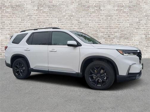 2025 Honda Pilot Touring 8-Passenger