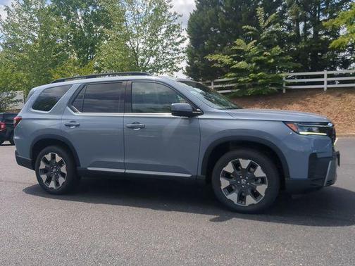 Sonic Gray Pearl 2026 Honda Pilot Touring 8-Passenger