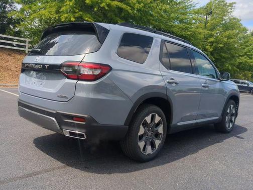 Sonic Gray Pearl 2026 Honda Pilot Touring 8-Passenger
