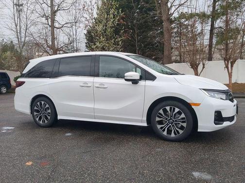 Platinum White Pearl 2026 Honda Odyssey Elite
